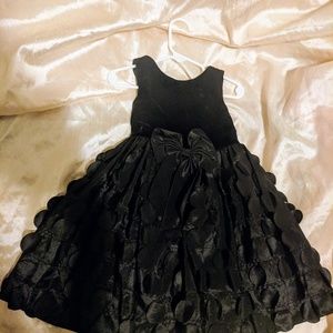 2t black velvet dress